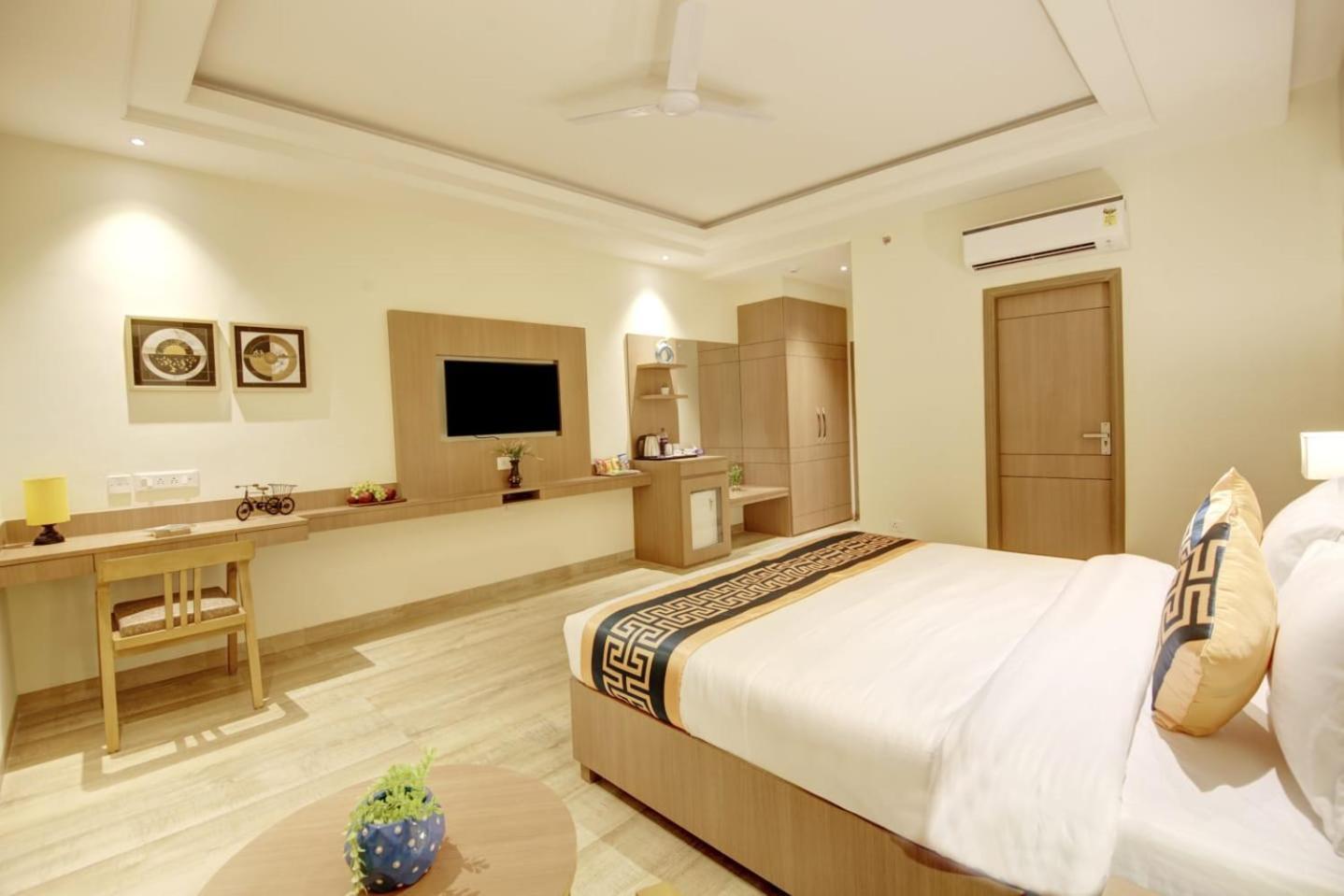 Hotel King Delhi Airport 4*